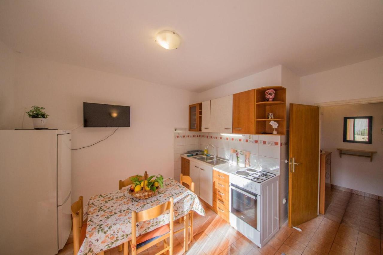 Apartmani Katija Комижа Экстерьер фото