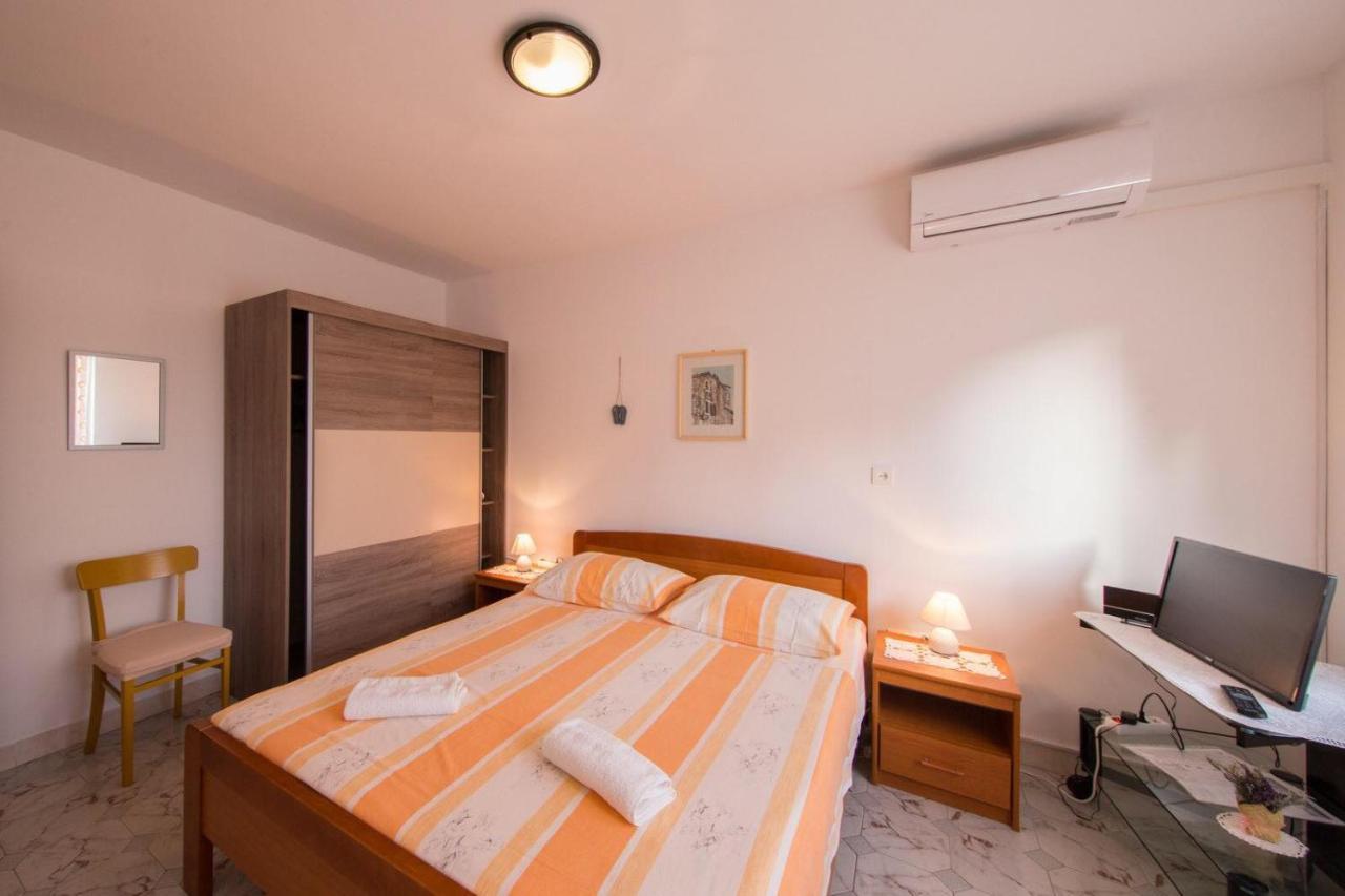 Apartmani Katija Комижа Экстерьер фото