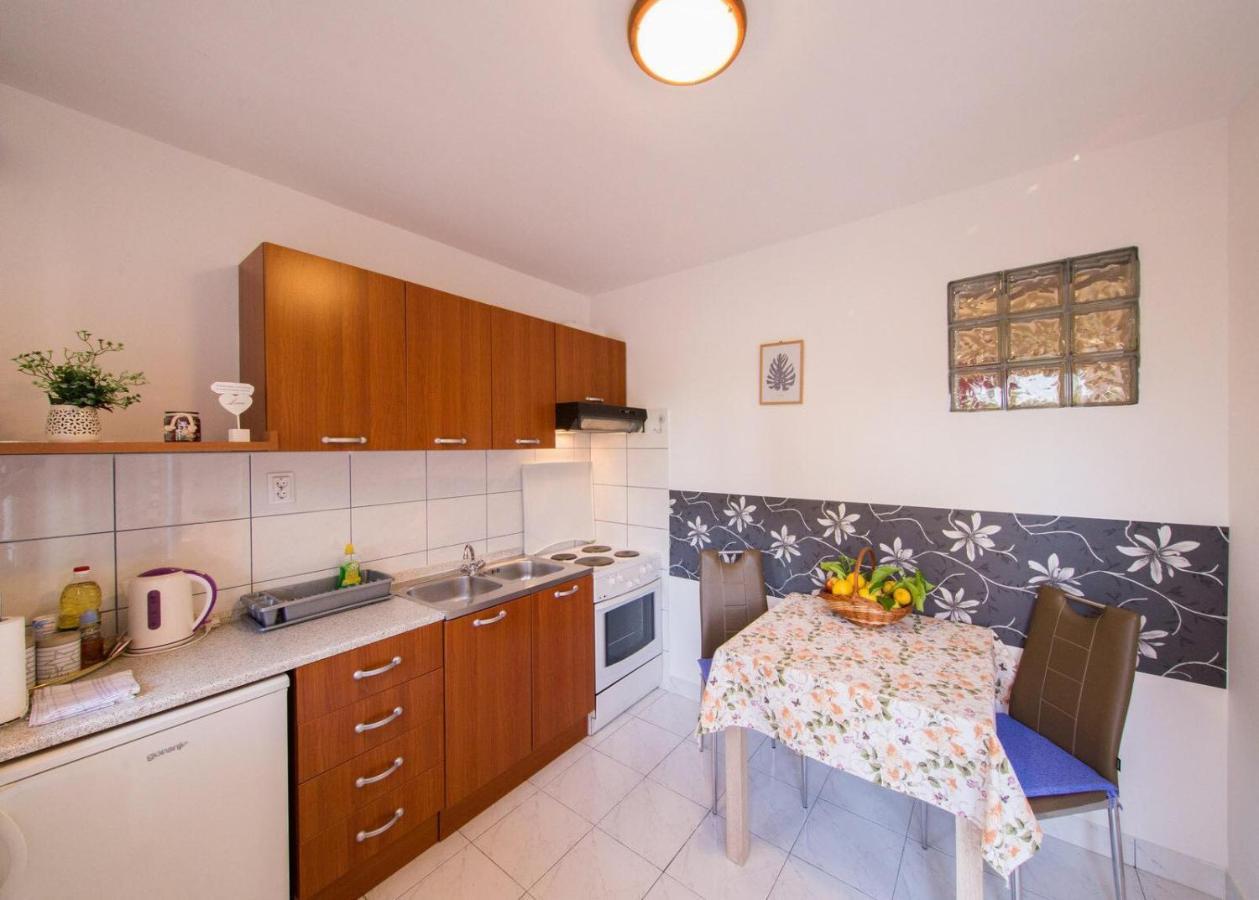 Apartmani Katija Комижа Экстерьер фото