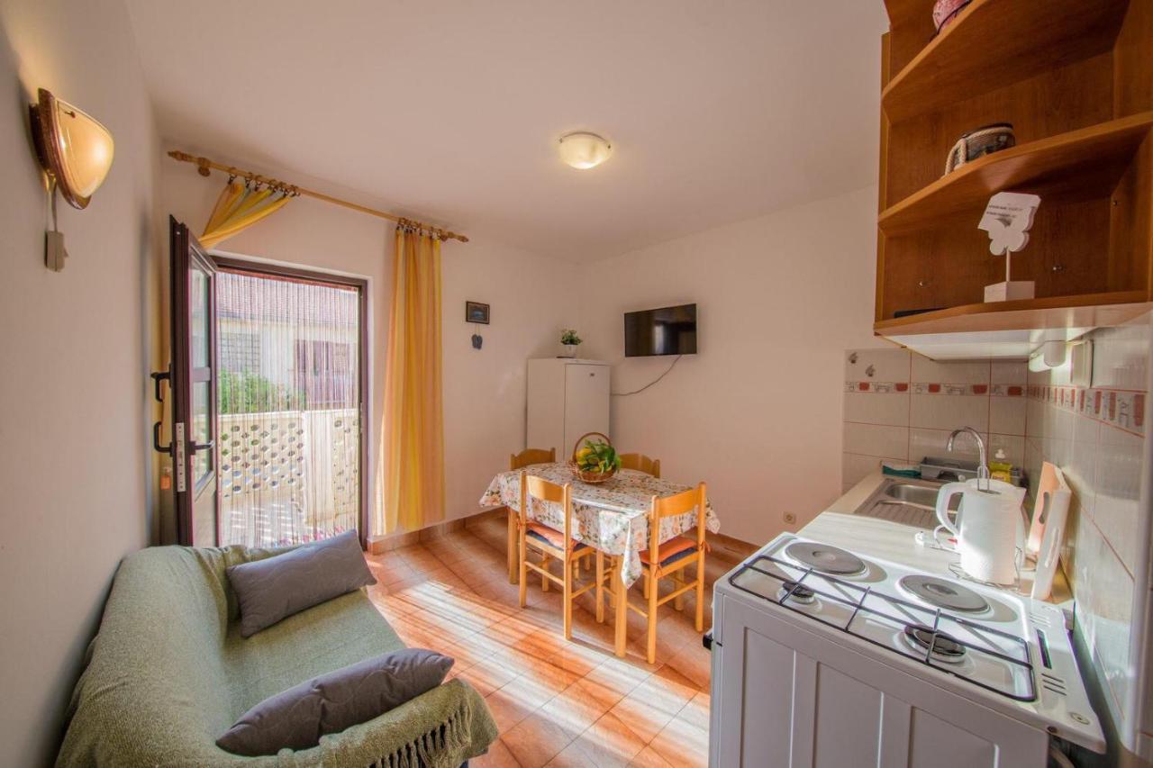 Apartmani Katija Комижа Экстерьер фото