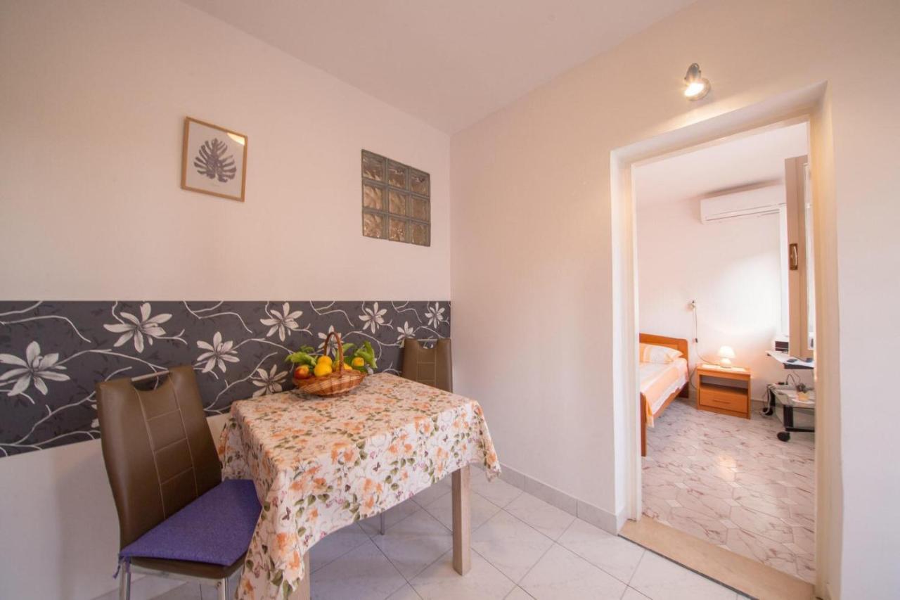 Apartmani Katija Комижа Экстерьер фото