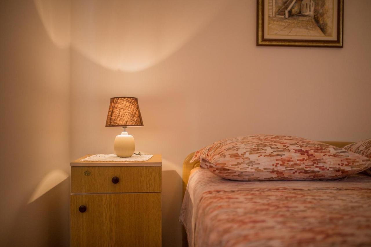 Apartmani Katija Комижа Экстерьер фото